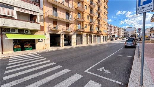 Appartamento Al Piano Ammezzato Di 2 Vani Oltre Accessori. Doppia Esposizione.